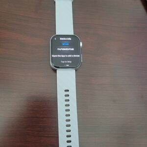 Smartwatch with Gray BandSmartwatch MT500 in Great Condition
